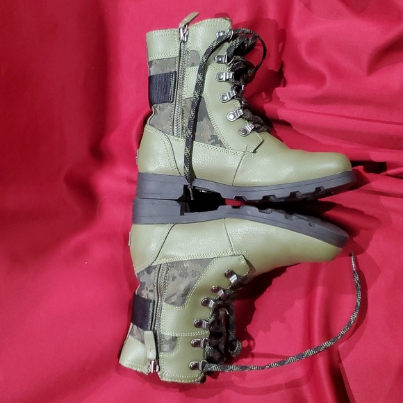 Sorel army green and camo combat boots lace up and side zipper - Picture 8 of 11